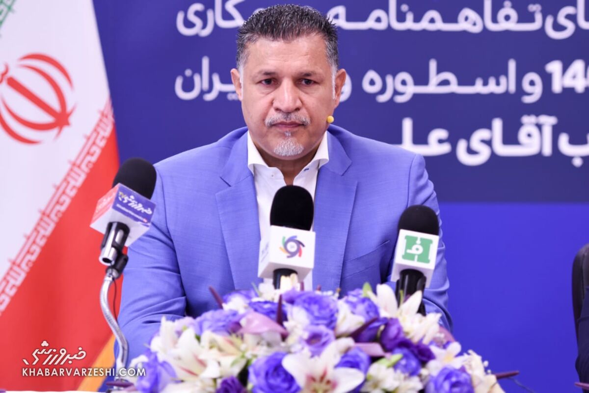 سکوت علی دایی در ماجرای توقیف گذرنامهاش شکست/ در حضور مردم و خانوادهام پاسپورتم را گرفتند/ بازگرداندن آن بعد از بیاحترامی چه معنایی دارد؟ علی دایی