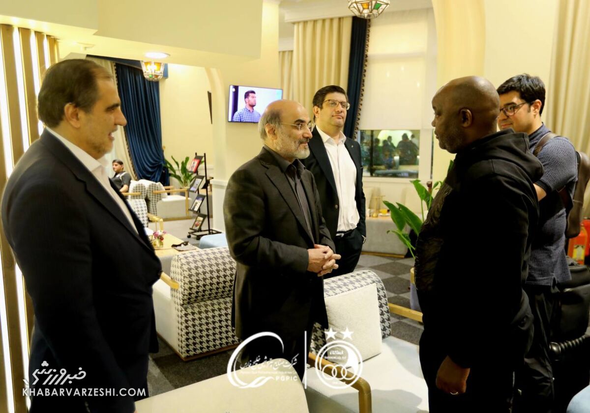 هیئت مدیره استقلال کم بود، یار کمکی هم آمد! عشق به فوتبال یا شهرت؟ هیئت مدیره استقلال کم بود، یار کمکی هم آمد! عشق به فوتبال یا شهرت؟
