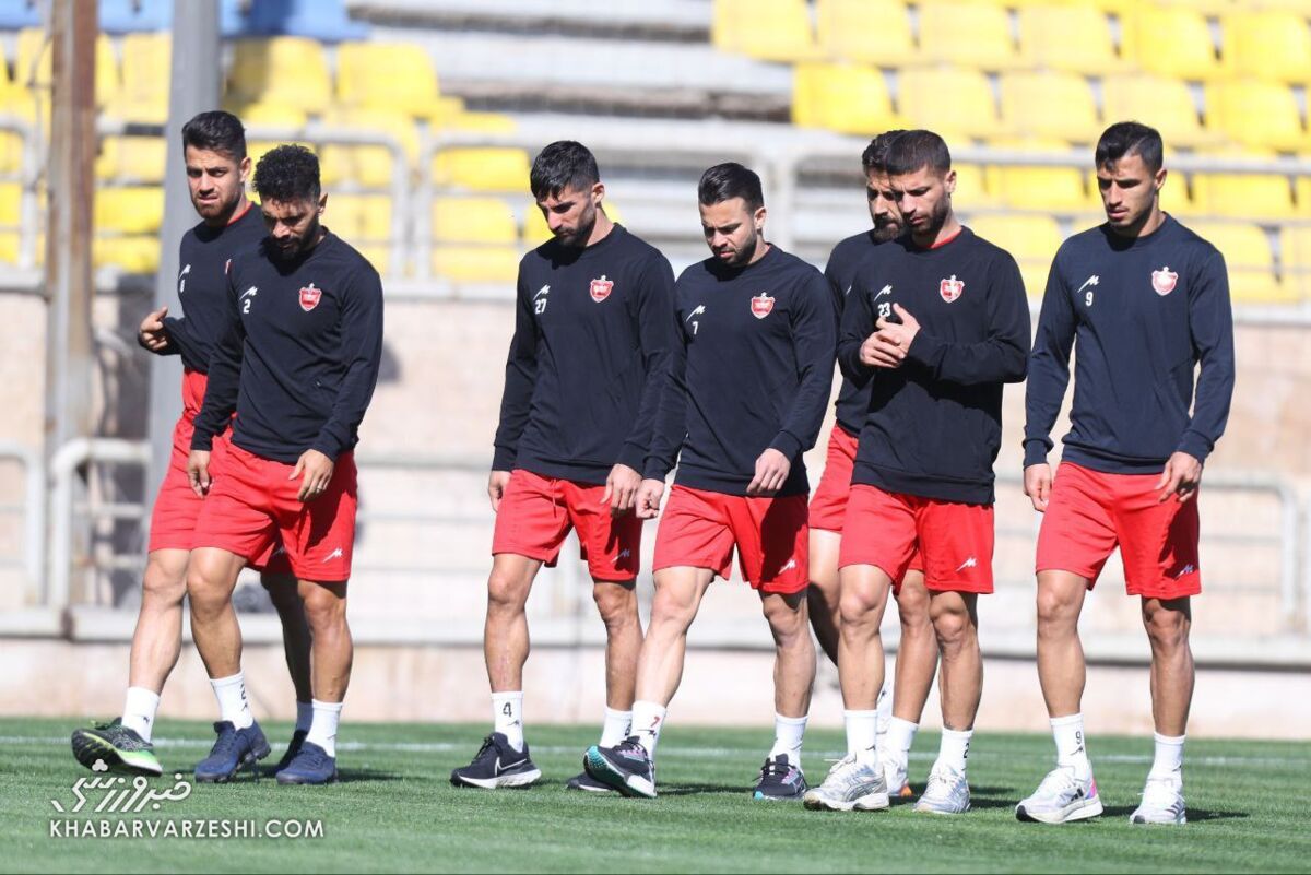 عکس| حضور گلزن دهه ۶۰ در تمرینات پرسپولیس عکس| حضور گلزن دهه ۶۰ در تمرینات پرسپولیس