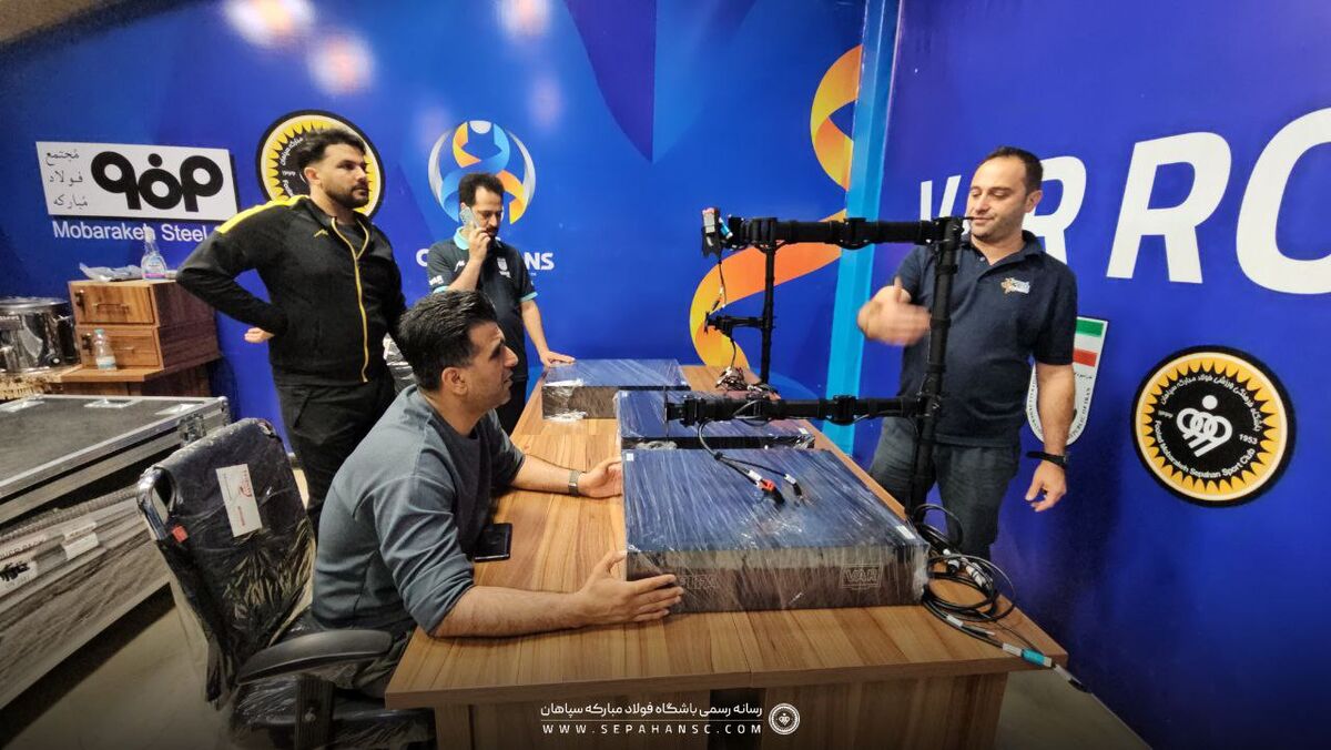 اشتباهات فیفا درباره علیرضا فغانی تمامی ندارد!/ کمیته داوری ما غلط فکر میکند یا AFC؟/ «داوران رانتی» بیتجربه هزینه باشگاهها را به باد میدهند