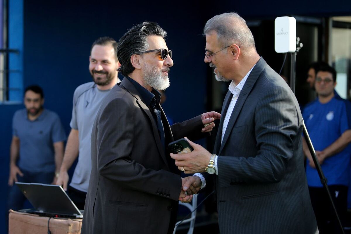 یاغی دهه شصت مهمان تمرین آبیها شد! یاغی دهه شصت مهمان تمرین آبیها شد!