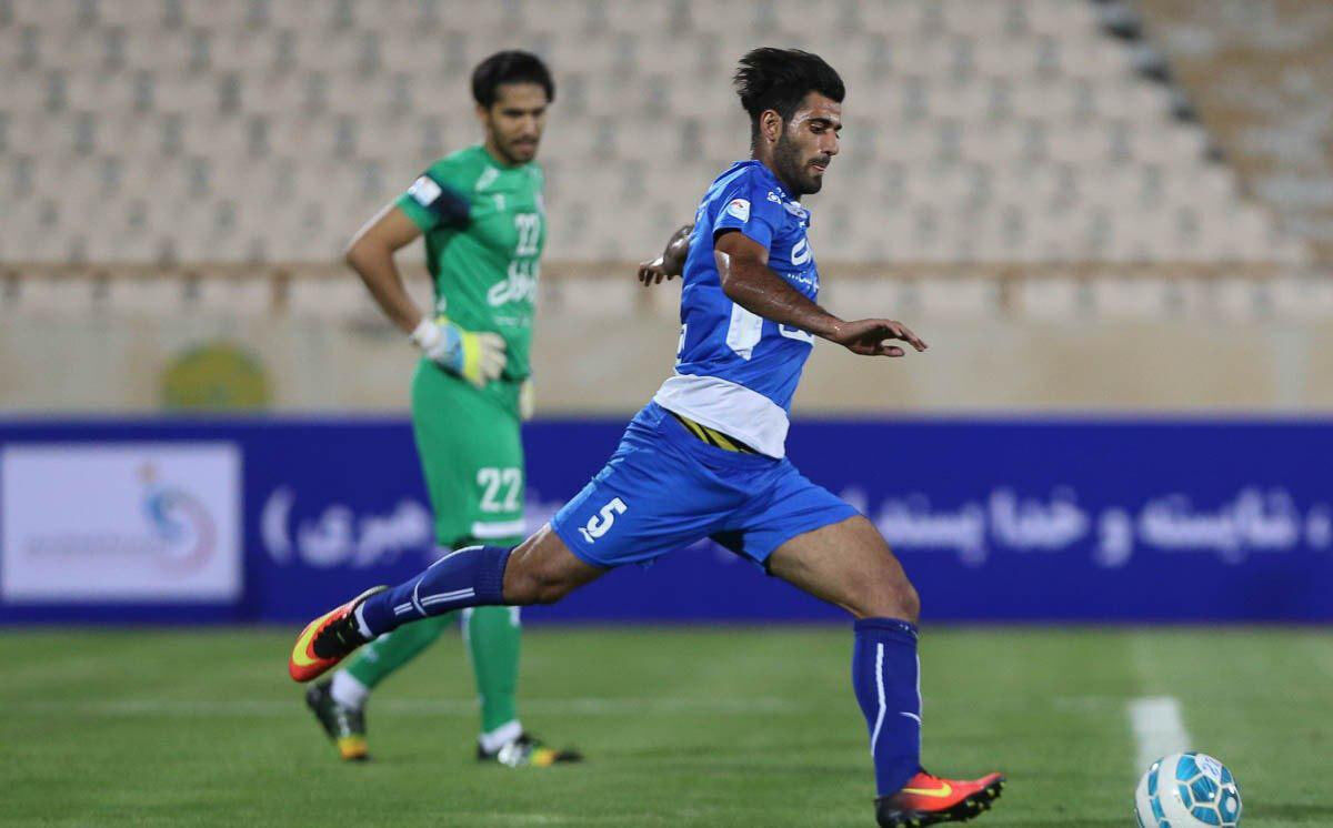 مهرداد محمدی از عصبانیت، لو داد؛ رونمایی از بازیکنی که با استقلال لج کرد و پرسپولیسی شد! مهرداد محمدی از عصبانیت، لو داد؛ رونمایی از بازیکنی که با استقلال لج کرد و پرسپولیسی شد!