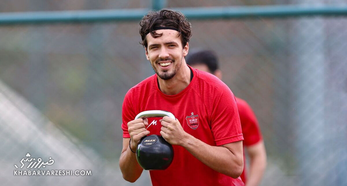 واکنش ستاره خارجی پرسپولیس به یادگیری زبان فارسی واکنش ستاره خارجی پرسپولیس به یادگیری زبان فارسی