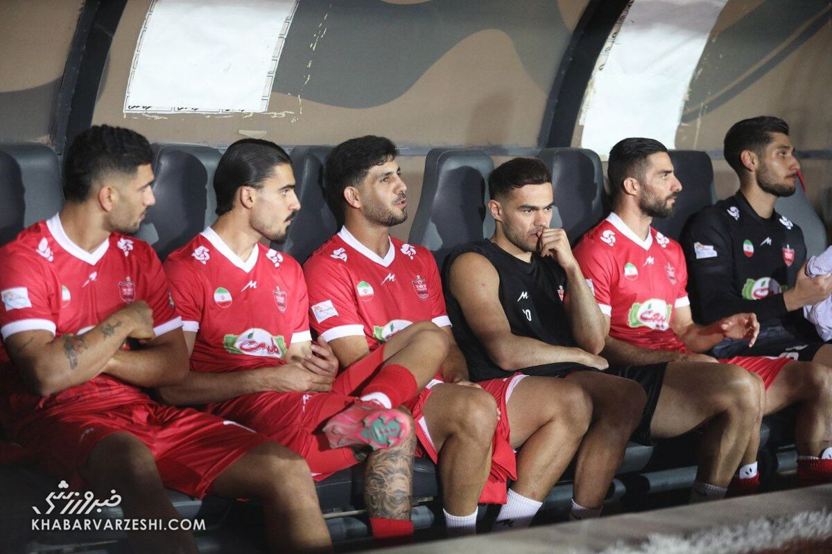 دلیل حضور گلر ۲۰ ساله روی نیمکت پرسپولیس دلیل حضور گلر ۲۰ ساله روی نیمکت پرسپولیس