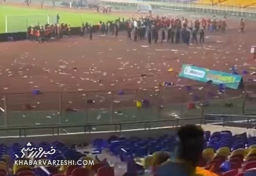 فاجعه بزرگ و آبروریزی در انتخابی جام جهانی؛ ورزشگاه نابود شد!/ هواداران خشمگین یک صندلی سالم باقی نگذاشتند +ویدیو فاجعه بزرگ و آبروریزی در انتخابی جام جهانی؛ ورزشگاه نابود شد!/ هواداران خشمگین یک صندلی سالم باقی نگذاشتند +ویدیو