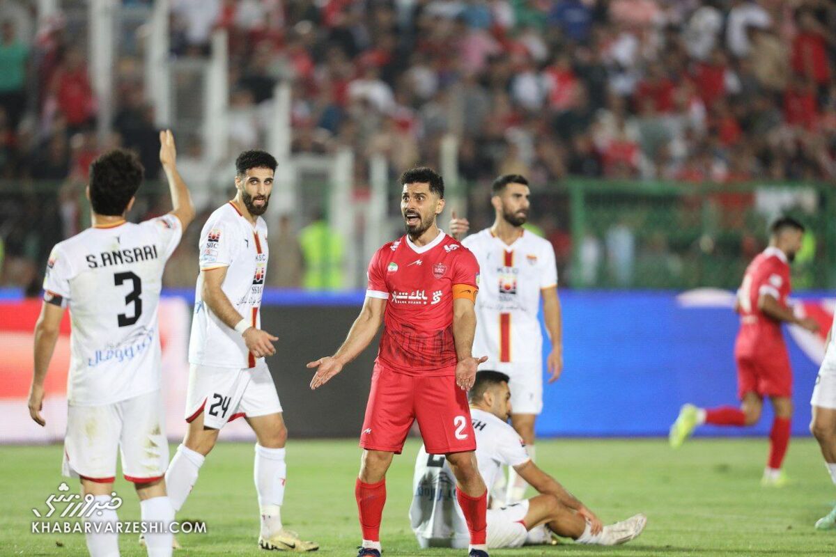 عالیشاه علیه بازیکنان پرسپولیس! / ۵-۶ سال دیگر از فوتبال بروم، شاید آماده شود! عالیشاه علیه بازیکنان پرسپولیس! / ۵-۶ سال دیگر از فوتبال بروم، شاید آماده شود!