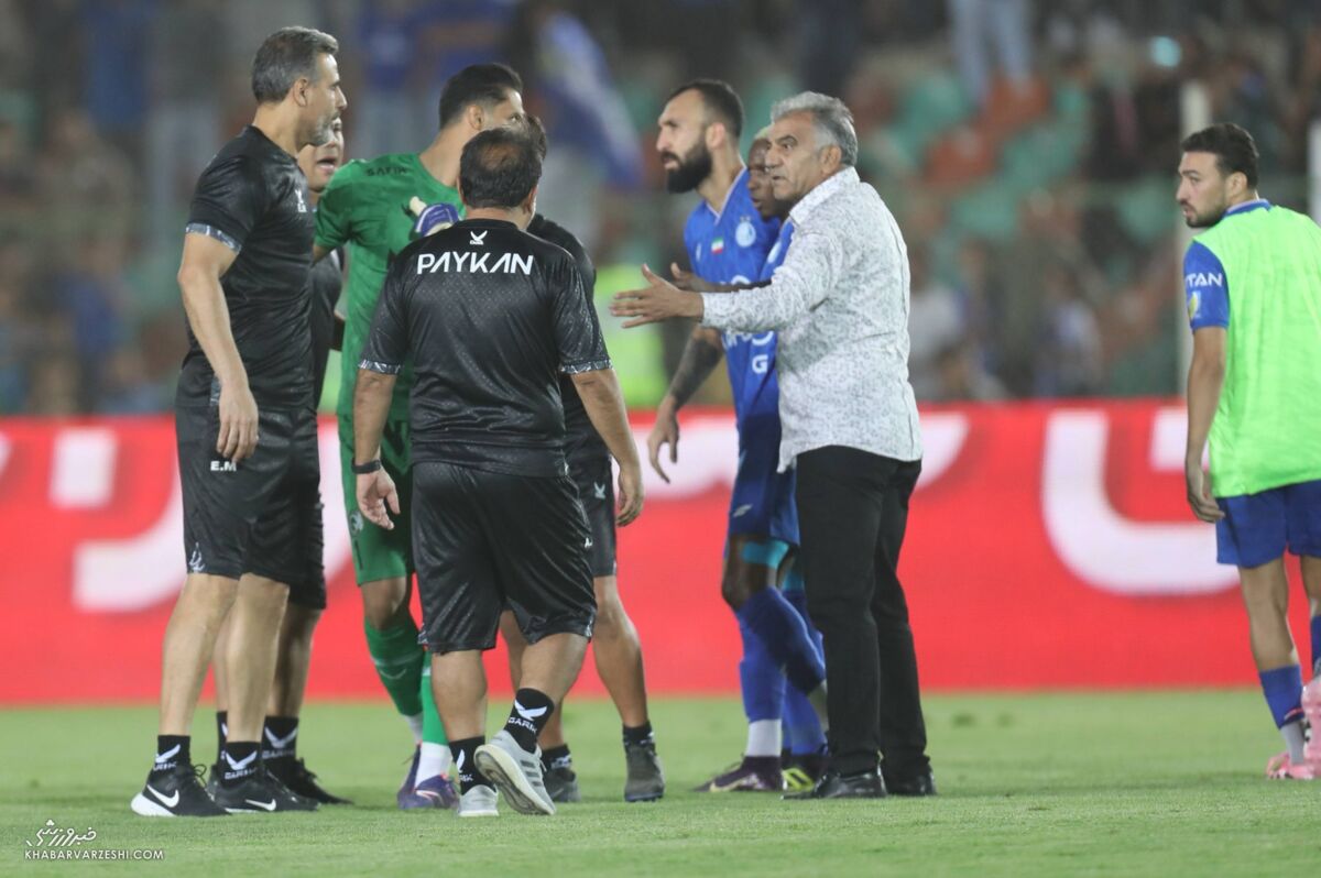 ویدیو| درگیری بازیکنان استقلال با یک پرسپولیسی/ کادر فنی دو تیم وارد معرکه شدند