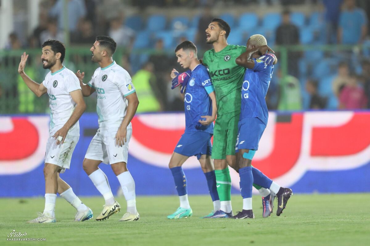 ویدیو| درگیری بازیکنان استقلال با یک پرسپولیسی/ کادر فنی دو تیم وارد معرکه شدند