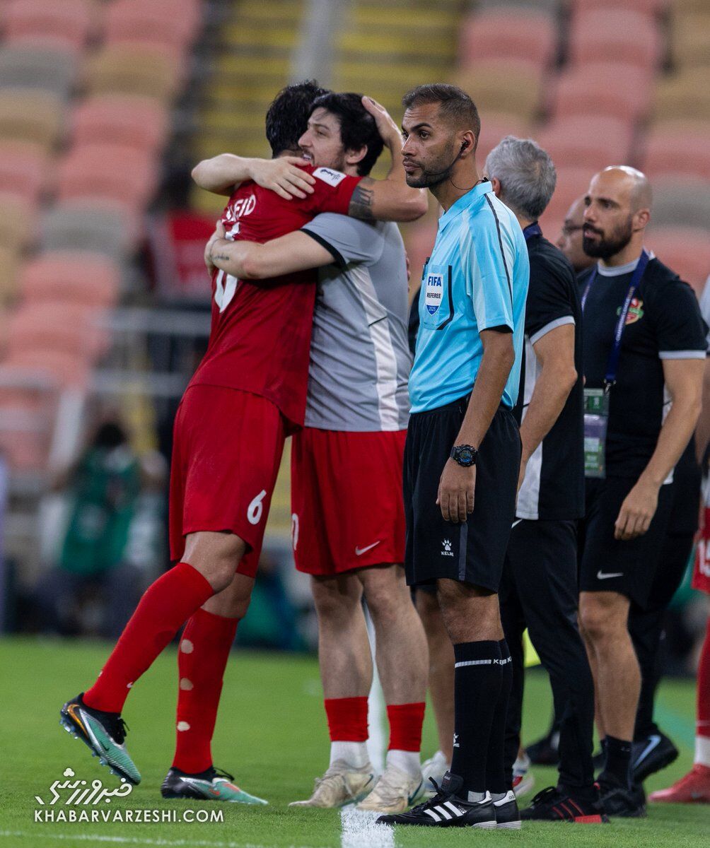 آغوش باز یک ایرانی برای سعید عزتاللهی بعد از گلزنی/ شادی گل لژیونر ملیپوش در نخبگان تقسیم شد +عکس