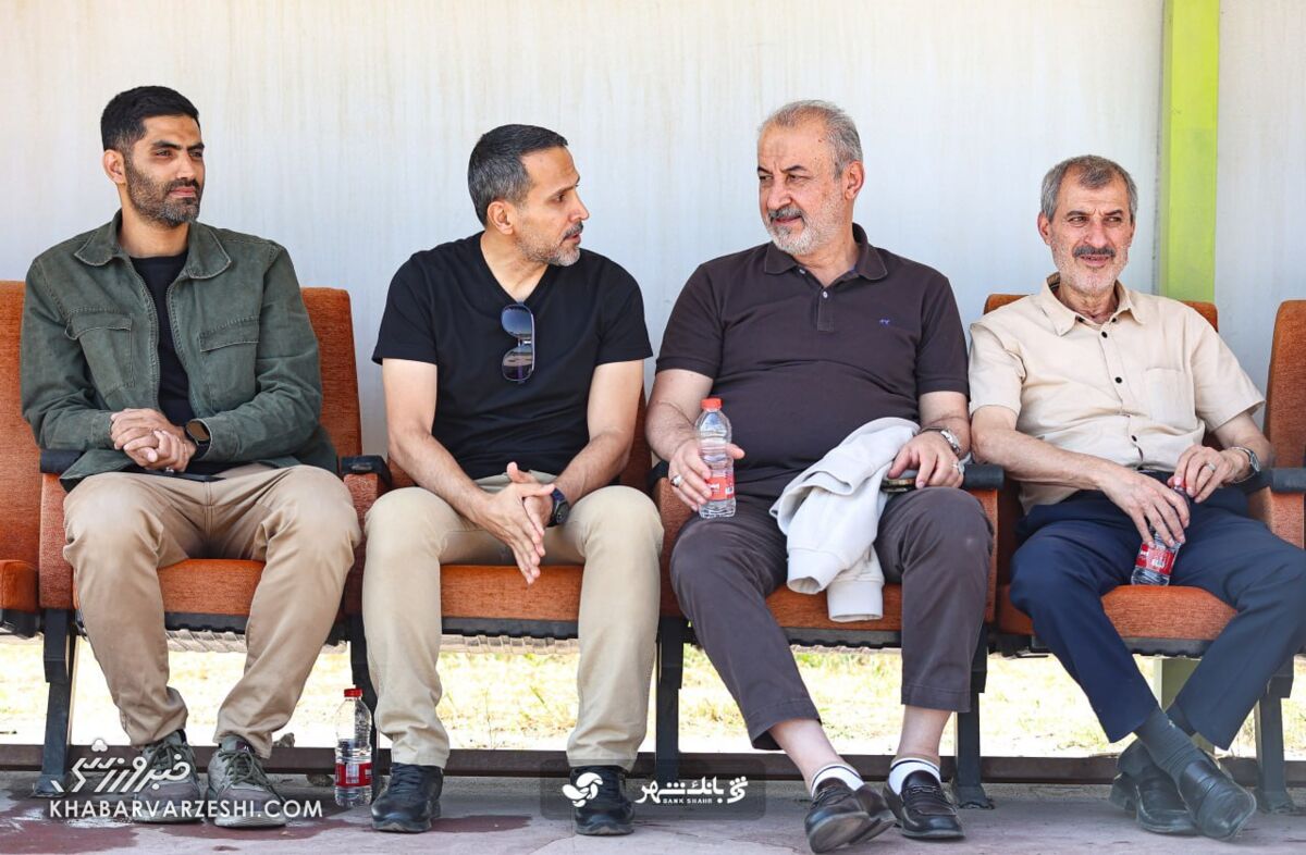 عکس| دو مهمان ویژه در تمرین پرسپولیس/ حمایت ویژه دو ستاره از وحید هاشمیان عکس| دو مهمان ویژه در تمرین پرسپولیس/ حمایت ویژه دو ستاره از وحید هاشمیان