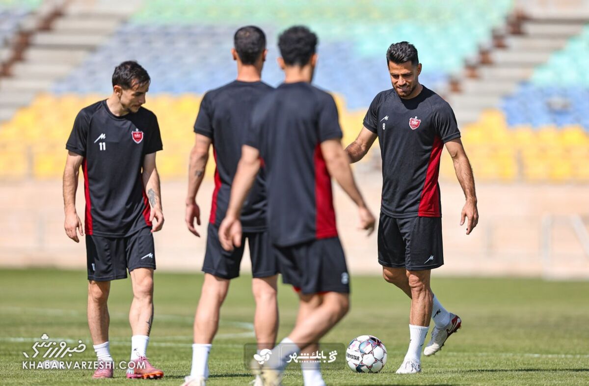 پرسپولیس آماده نبرد در خرمآباد/ آخرین تمرین سرخها پیش از دیدار با خیبر پرسپولیس آماده نبرد در خرمآباد/ آخرین تمرین سرخها پیش از دیدار با خیبر