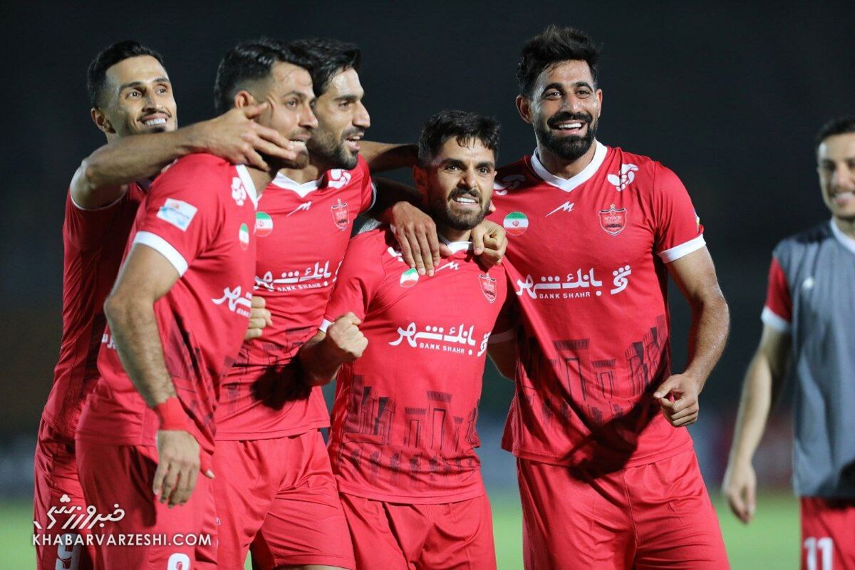 پرسپولیس ۲ – ذوبآهن ۰/ گودبای پارتی سرخها؛ وحید از هلیکوپتر طناب نجات انداخت؟/ پیروزی ذوب کننده با آتش عمری و علیپور پرسپولیس ۲ – ذوبآهن ۰/ گودبای پارتی سرخها؛ وحید از هلیکوپتر طناب نجات انداخت؟/ پیروزی ذوب کننده با آتش عمری و علیپور