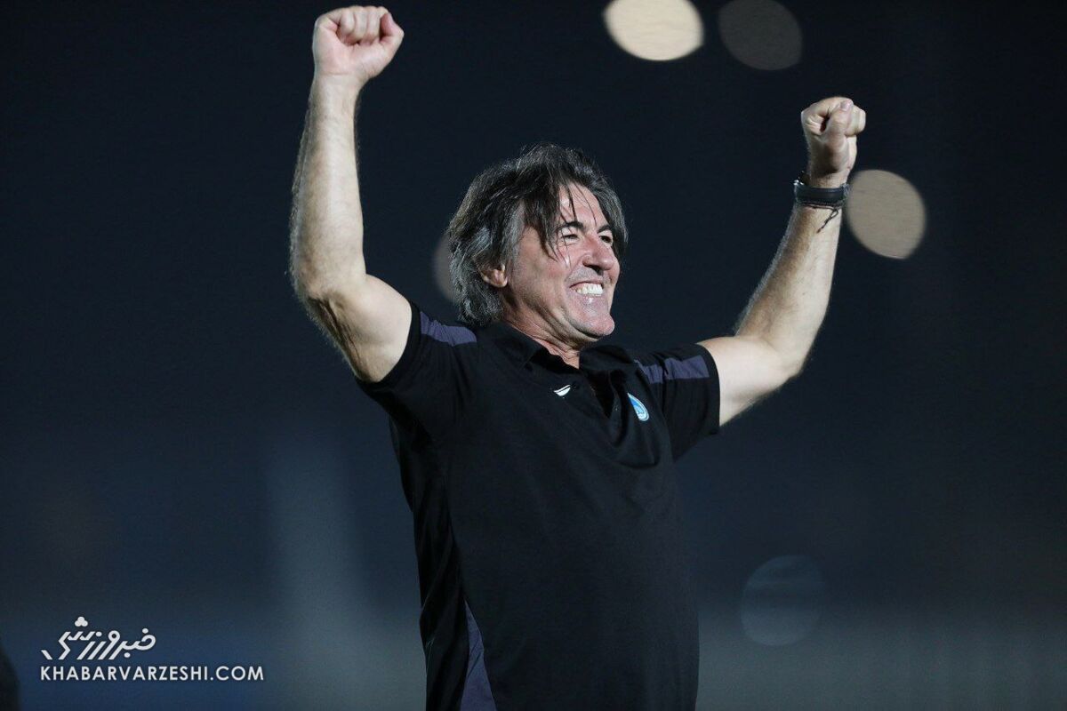 ویدیو| فیگور جفت بازو بعد از صدرنشینی؛ بوس باران ساپینتو برای استقلالیها ویدیو| فیگور جفت بازو بعد از صدرنشینی؛ بوس باران ساپینتو برای استقلالیها