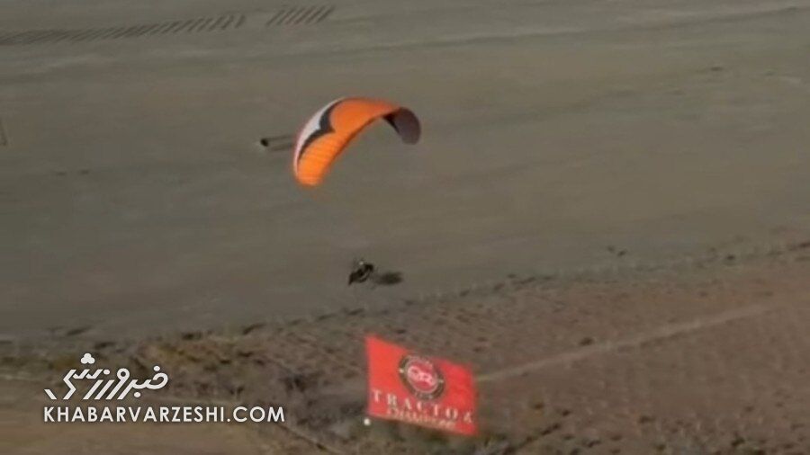 استوری علیرضا بیرانوند/ چتربازی با پرچم تراکتور! استوری علیرضا بیرانوند/ چتربازی با پرچم تراکتور!