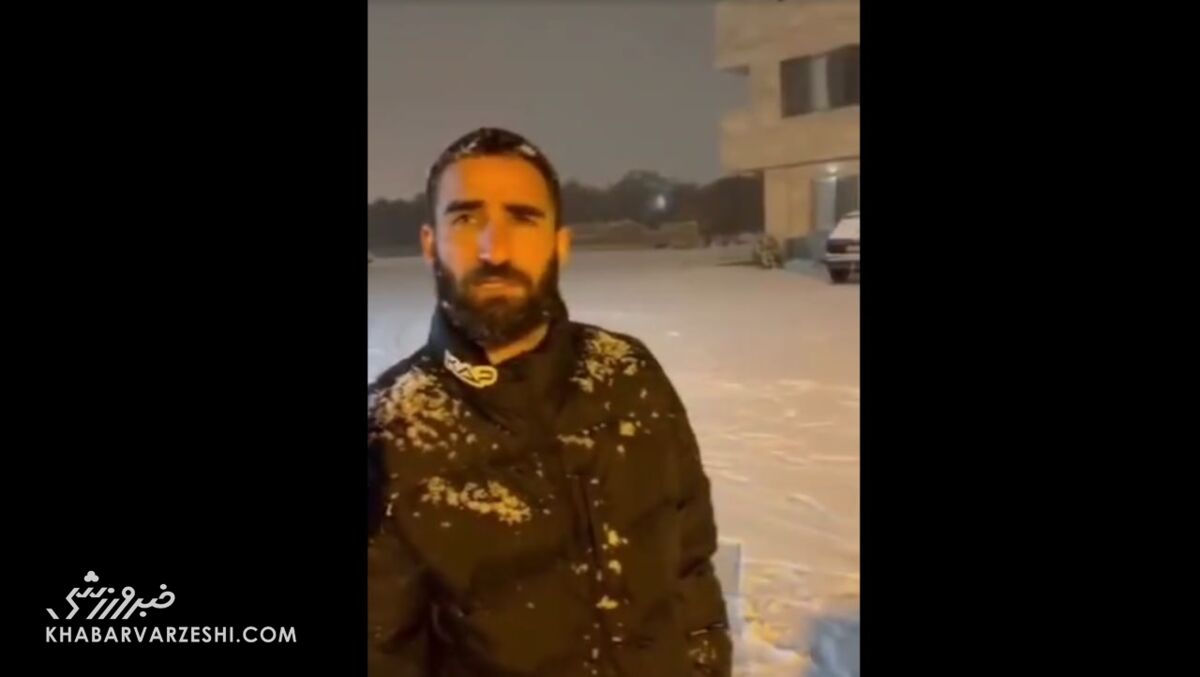 ویدیو| بیرانوند و مهرداد محمدی در حال بازیگوشی/ برف بازی بازیکنان تراکتور در تبریز! ویدیو| بیرانوند و مهرداد محمدی در حال بازیگوشی/ برف بازی بازیکنان تراکتور در تبریز!