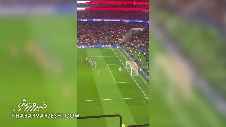 ویدیو| شادی گل توهین آمیز و زشت وینیسیوس و آغاز درگیری شدید! ویدیو| شادی گل توهین آمیز و زشت وینیسیوس و آغاز درگیری شدید!