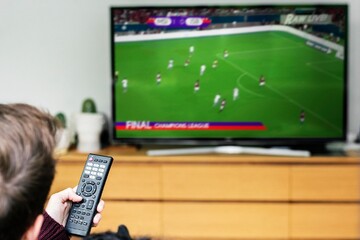 برنامه پخش زنده شبکه‌های مختلف/ کدام مسابقات فوتبال امروز از تلویزیون پخش می‌شوند؟