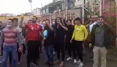 ویدیو| شعار هواداران معترض سپیدرود مقابل باشگاه 