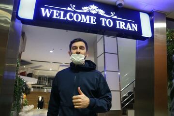 عکس| بازیکن خارجی استقلال بالاخره به تهران رسید