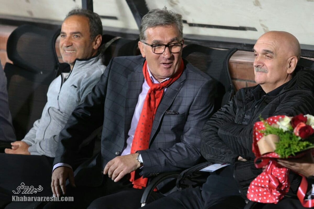 همه اتفاقات تلخ استقلال را پیشبینی کرده بودم/ آمریکاییها برای من کری میخوانند/ قهرمانی استقلال مثل خواب شیرینی بود که از آن پریدیم!