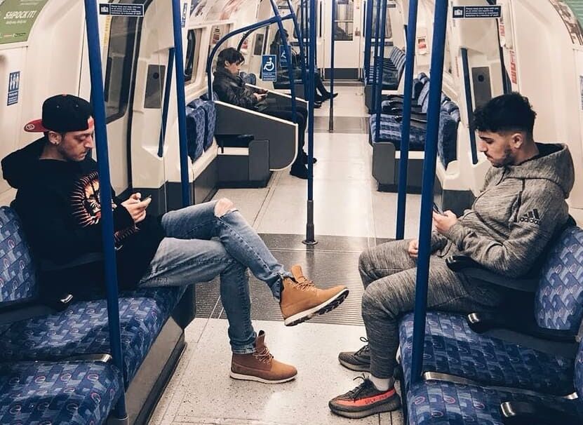مسوت اوزیل در متروی لندن
