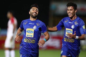 عکس| طعنه مهاجم استقلال به رئیس بانک مرکزی