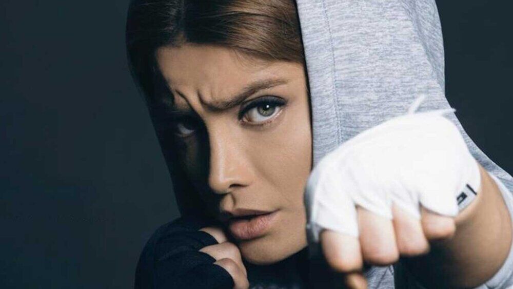 تینا آخوندتبار؛ هنرپیشه‌ای که نگران صورتش نیست!