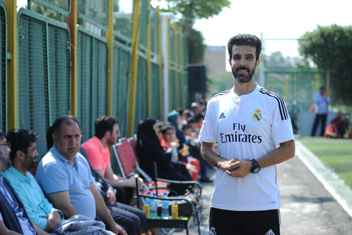 واکنش گزارشگر جنجالی بازی پرسپولیس و استقلال به سوتی‌های عجیبش!