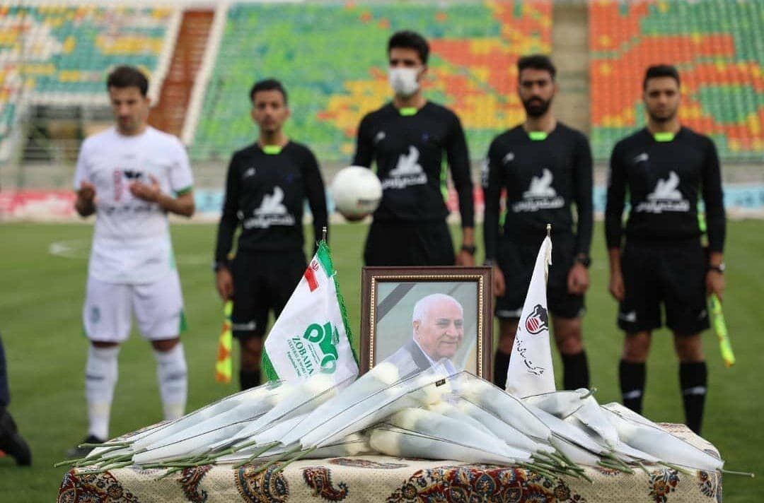 عکس| ادای احترام سپاهان و ذوب‌آهن به محمود یاوری
