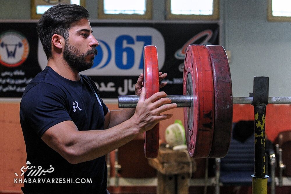 کیانوش رستمی به جای اردو در اهواز وزنه می‌زند!
