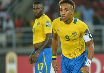 عکس| خوابیدن در فرودگاه شب قبل از یک نبرد حساس!