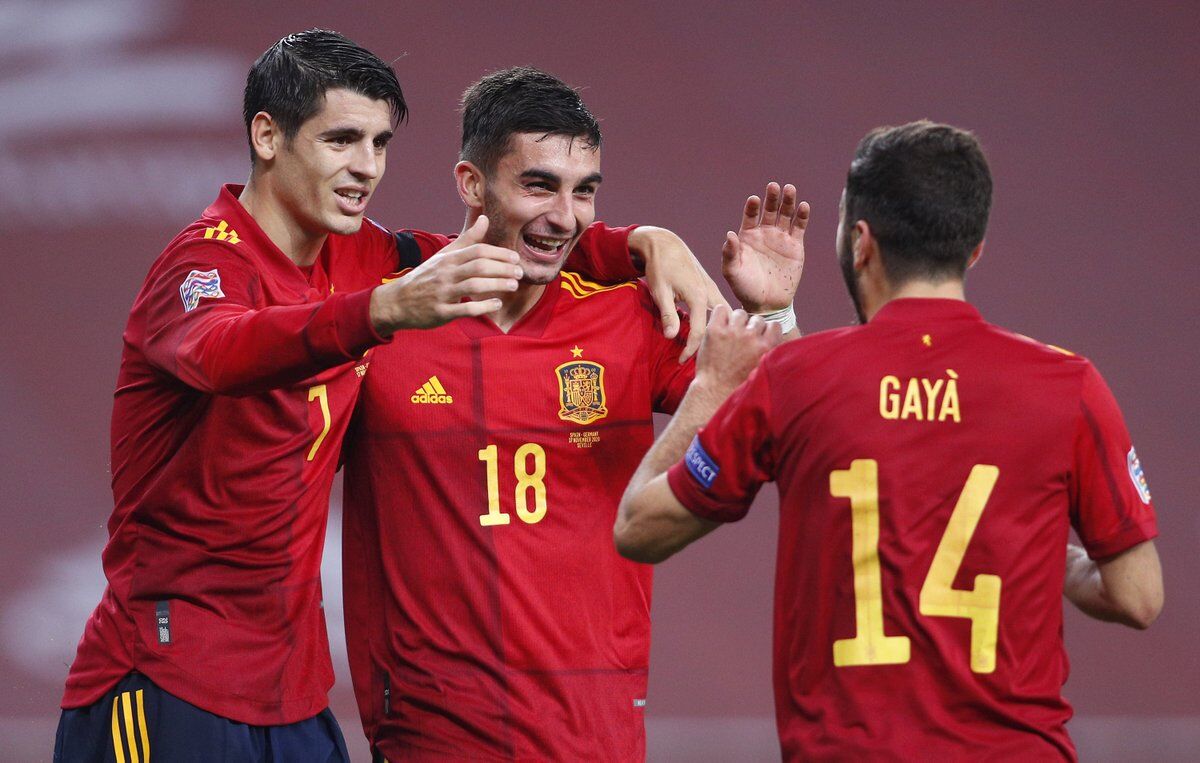 شادی گل بازیکنان اسپانیا در دیدار مقابل آلمان