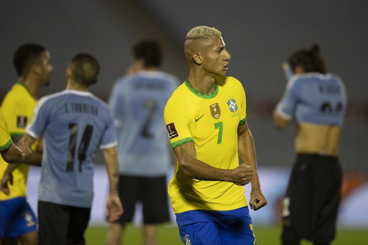 ریچارلیسون بعد از گلزنی در دیدار برزیل مقابل اروگوئه