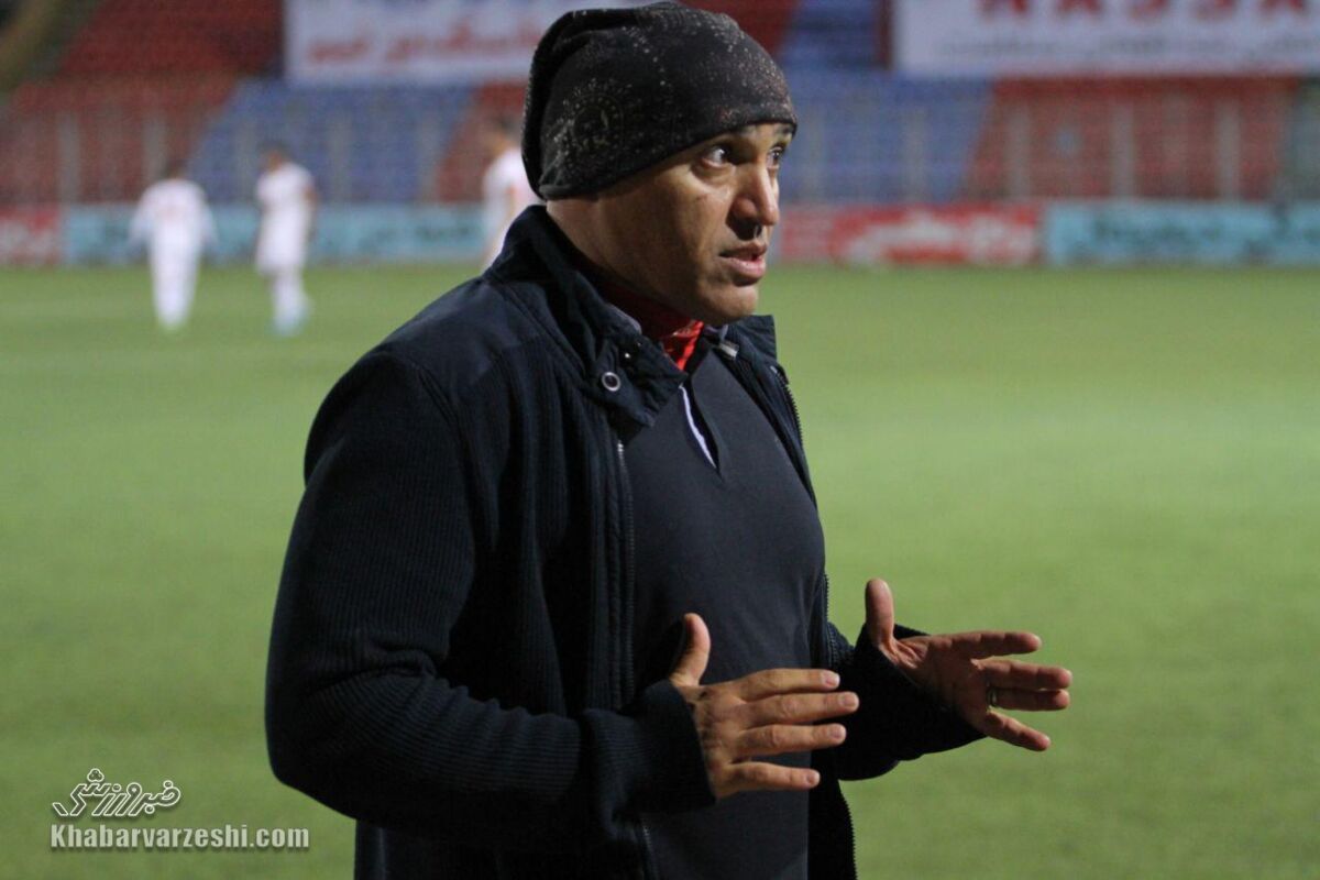 علیرضا منصوریان: نمیشود ما حرفهای باشیم و داورانمان آماتور! علیرضا منصوریان: نمیشود ما حرفهای باشیم و داورانمان آماتور!