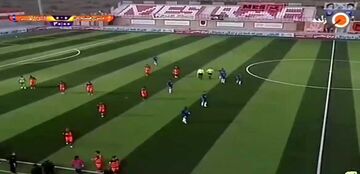 ویدیو| سوتی عجیب و غریب گزارشگر دربی کرمان: اعلام پایان نیمه اول در دقیقه ۳۰!