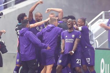 عکس| نادرترین اتفاق در فوتبال آمریکا + ویدیو