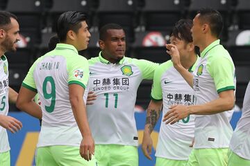 نمایندگان استرالیا تسلیم تیم‌های کره‌ای و چینی شدند