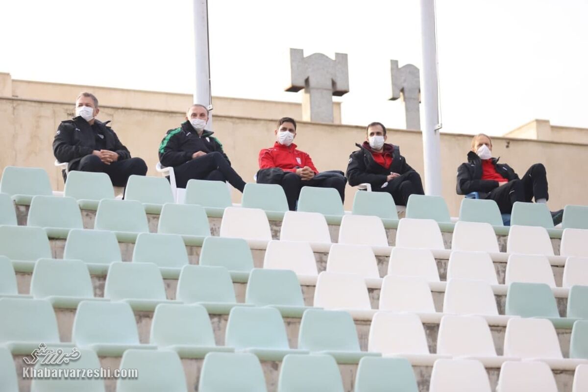 عکس| دراگان اسکوچیچ تماشاگر بازی تیم ملی جوانان مقابل سایپا