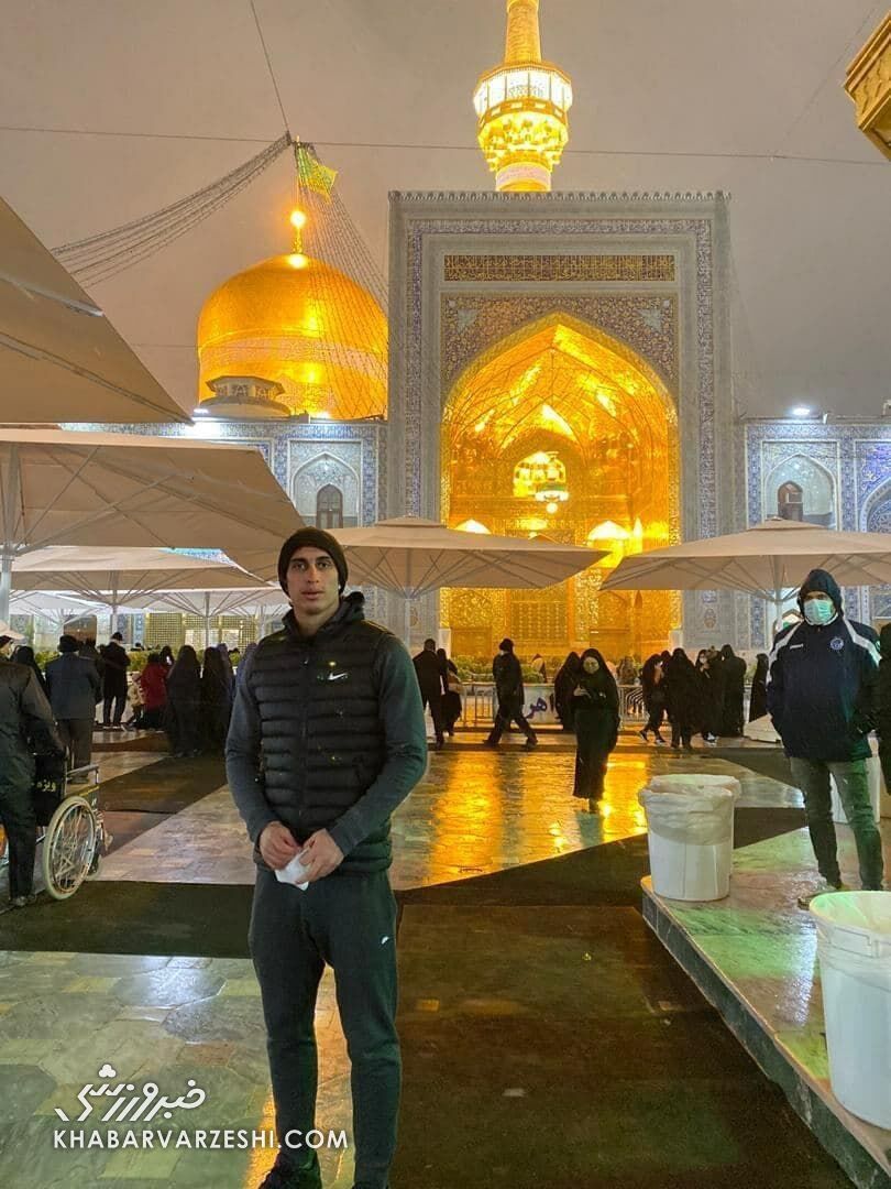 عکس محمد نادری در حرم امام رضا ع خبر ورزشی