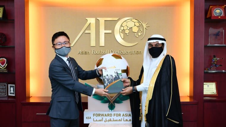 قطر و عربستان پرونده میزبانی جام ملت‌های آسیا را تحویل دادند