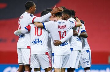 لیون کولاک کرد و صدرنشین شد