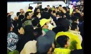 ویدیو| جشن هواداران صنعت‌نفت‌ مقابل اتوبوس اعضای این تیم پس از پیروزی مقابل تراکتور