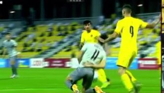 ویدیو| خطای پنالتی علی کریمی در بازی مقابل السد
