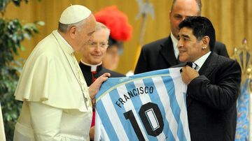 پاپ: دیگو مارادونا شاعر مستطیل سبز بود
