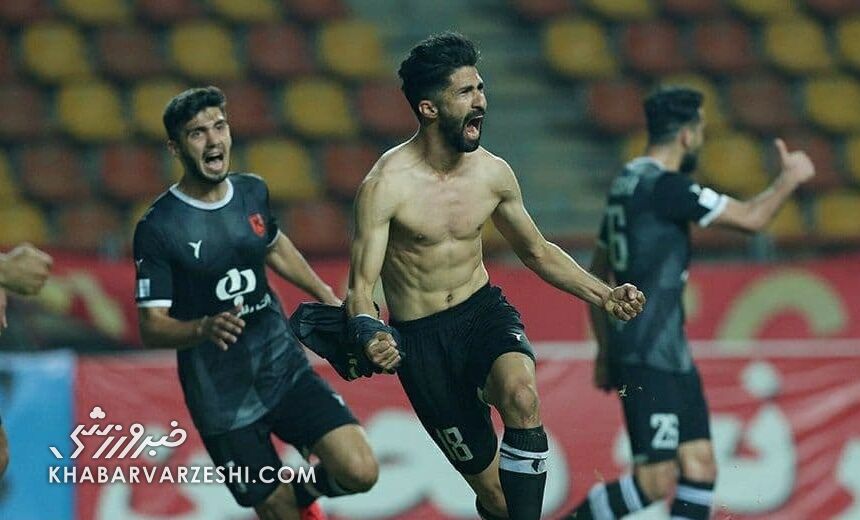 آوخ: فشار زیادی روی من بود و پیراهنم را درآوردم آوخ: فشار زیادی روی من بود و پیراهنم را درآوردم