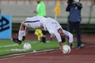 بازیکن حریف پرسپولیس مربی ژیمناستیک است!