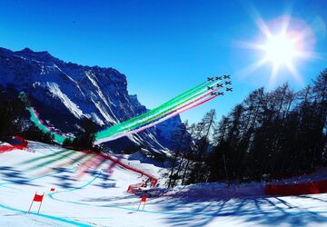 عکس| صحنه‌ای رویایی در حاشیه مسابقات اسکی آلپ قهرمانی جهان