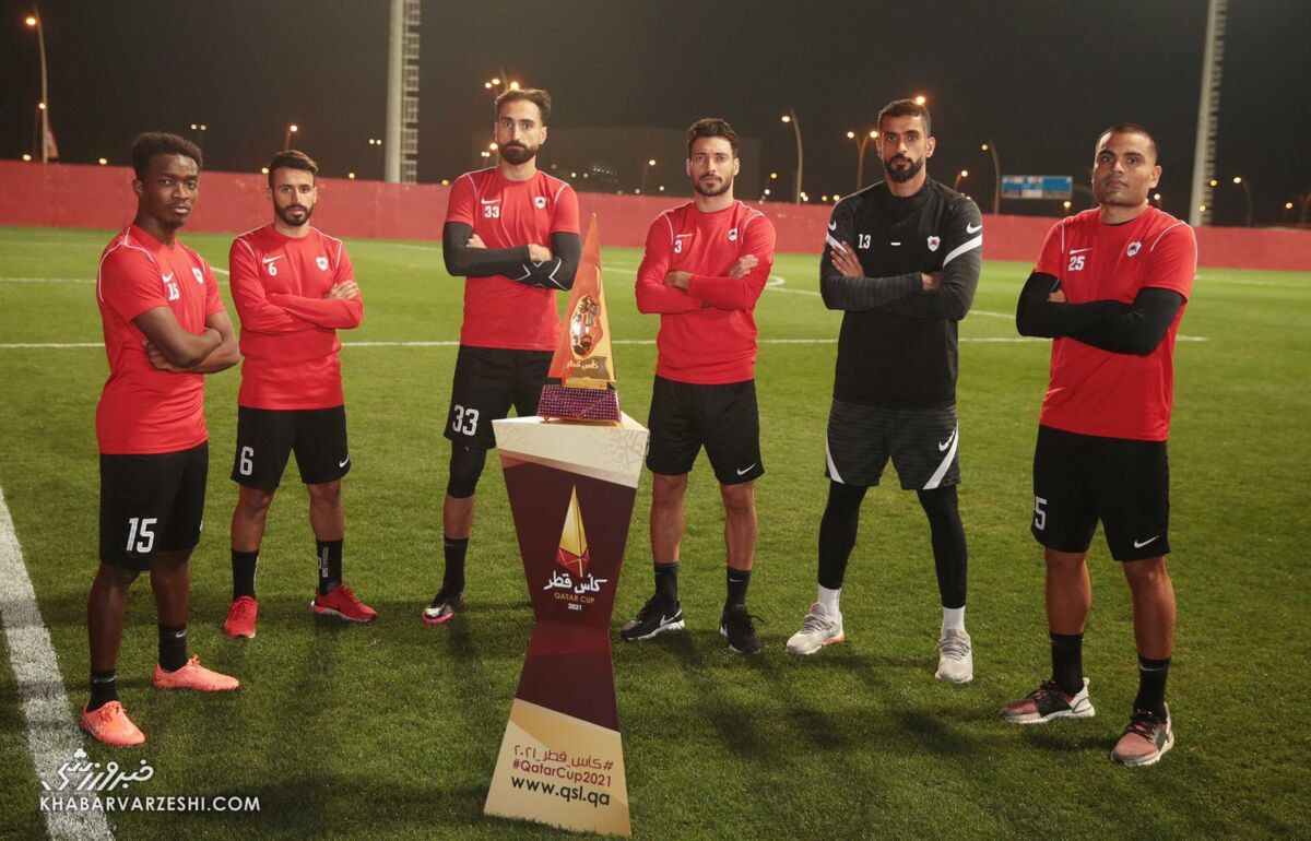 عکس یادگاری خلیل زاده و کریمی با جام حذفی قطر