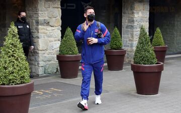 مسی با بارسلونا تمدید می‌کند؟