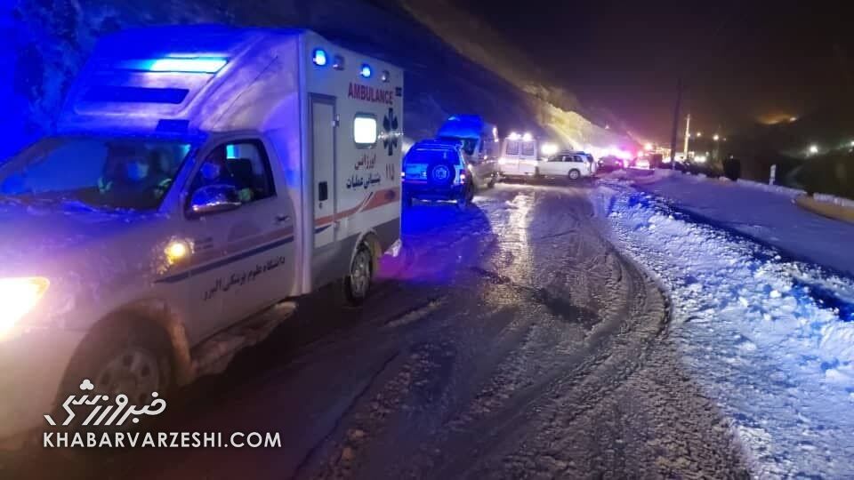 سقوط اتوبوس فوتبالی در جاده چالوس/ یک نفر فوت کرد 
